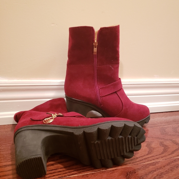 [SOLD] Gorgeous Red Suede Heel Boots - Picture 4 of 5